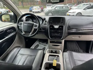 2015 Chrysler Town and Country Touring-L