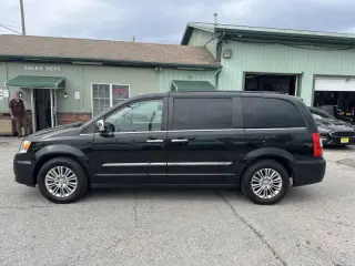 2015 Chrysler Town and Country Touring-L