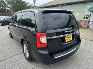 2015 Chrysler Town and Country Touring-L
