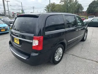 2015 Chrysler Town and Country Touring-L