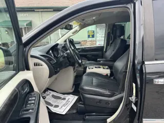2015 Chrysler Town and Country Touring-L