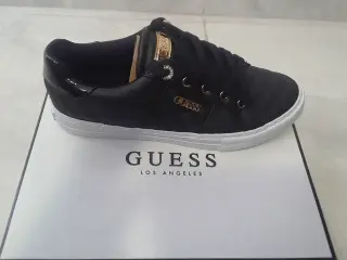 Tenis