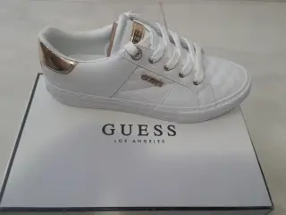 Tenis