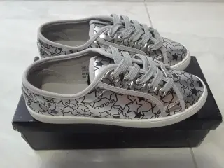 Tenis