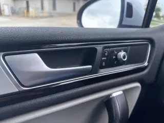2017 Volkswagen Touareg V6 Wolfsburg