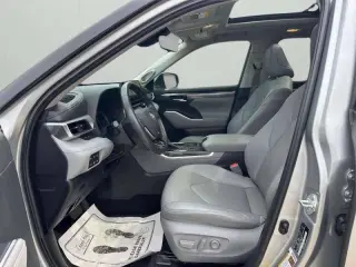 2021 Toyota Highlander Hybrid Platinum