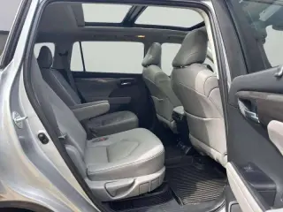 2021 Toyota Highlander Hybrid Platinum