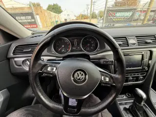 2017 Volkswagen Passat 1.8T R-Line