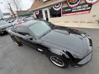 2006 Ford Mustang V6 Standard