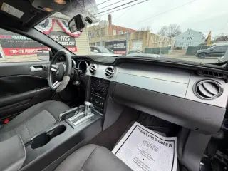 2006 Ford Mustang V6 Standard