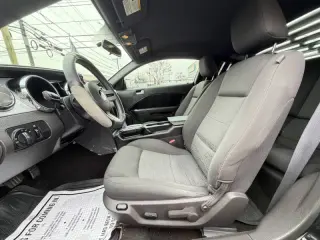 2006 Ford Mustang V6 Standard