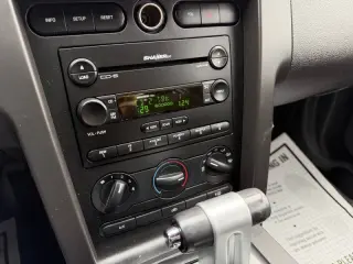 2006 Ford Mustang V6 Standard