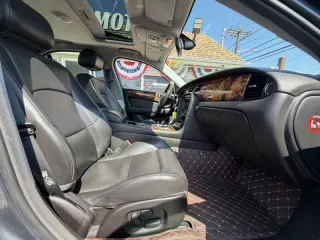 2005 Jaguar XJR