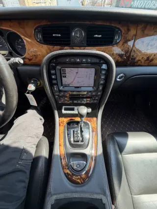 2005 Jaguar XJR