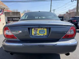 2005 Jaguar XJR
