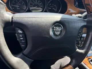 2005 Jaguar XJR