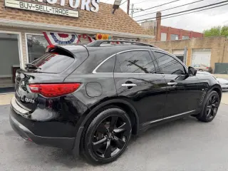 2017 Infiniti QX70