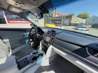 2014 Toyota Camry Hybrid XLE