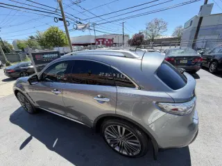 2017 Infiniti QX70