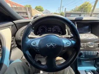 2017 Infiniti QX70