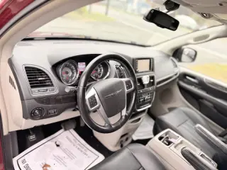 2012 Chrysler Town and Country Touring-L