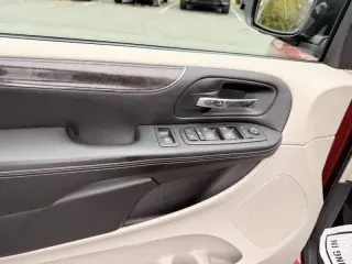 2012 Chrysler Town and Country Touring-L