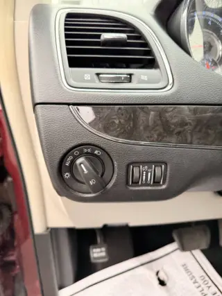 2012 Chrysler Town and Country Touring-L