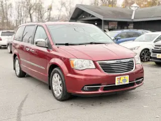 2012 Chrysler Town and Country Touring-L