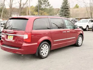 2012 Chrysler Town and Country Touring-L