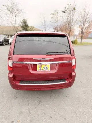 2012 Chrysler Town and Country Touring-L