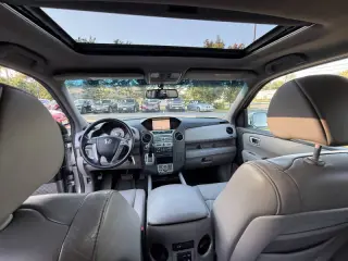 2010 Honda Pilot Touring w/Navi w/DVD
