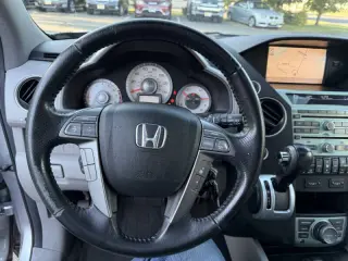 2010 Honda Pilot Touring w/Navi w/DVD
