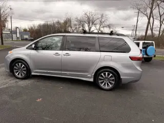 2018 Toyota Sienna LE 7-Passenger