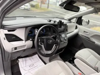 2018 Toyota Sienna LE 7-Passenger