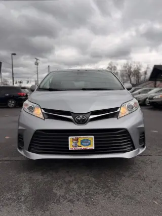 2018 Toyota Sienna LE 7-Passenger