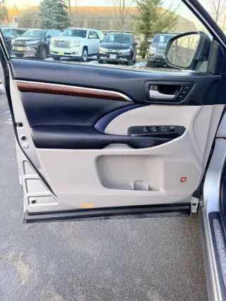 2016 Toyota Highlander Limited Platinum