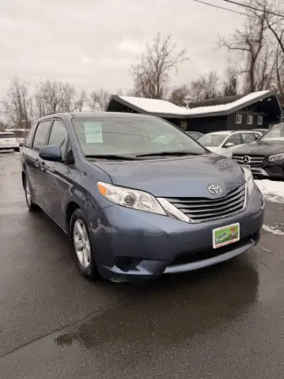 2015 Toyota Sienna LE 8-Passenger