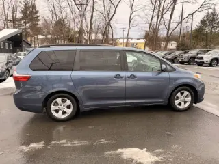 2015 Toyota Sienna LE 8-Passenger