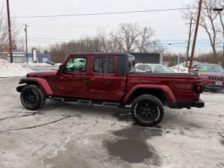 2021 Jeep Gladiator Willys Sport