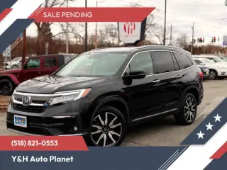 2019 Honda Pilot Touring w/Rear Captain's Chairs