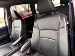 2019 Honda Pilot Touring w/Rear Captain's Chairs