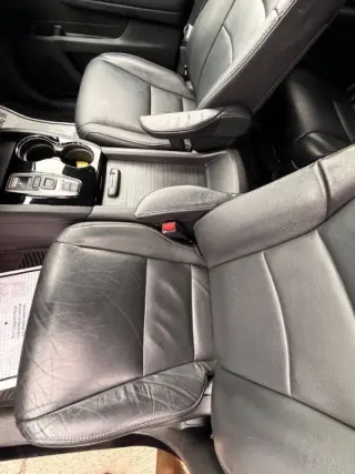 2019 Honda Pilot Touring w/Rear Captain's Chairs