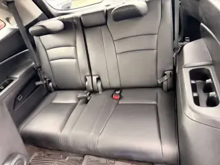 2019 Honda Pilot Touring w/Rear Captain's Chairs