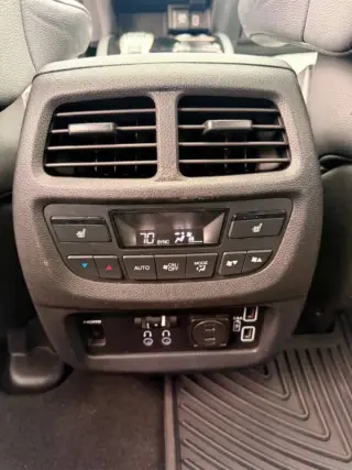 2019 Honda Pilot Touring w/Rear Captain's Chairs