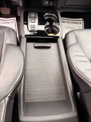 2019 Honda Pilot Touring w/Rear Captain's Chairs