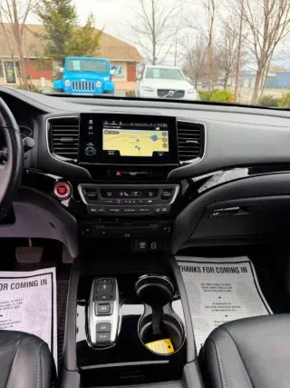 2019 Honda Pilot Touring w/Rear Captain's Chairs