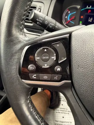 2019 Honda Pilot Touring w/Rear Captain's Chairs