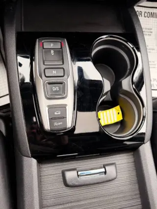 2019 Honda Pilot Touring w/Rear Captain's Chairs