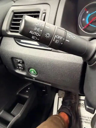 2019 Honda Pilot Touring w/Rear Captain's Chairs