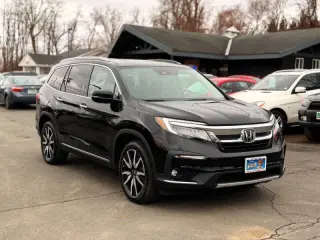 2019 Honda Pilot Touring w/Rear Captain's Chairs